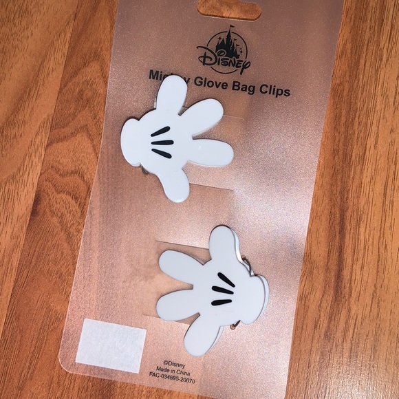NWT Disney Mickey Mouse Glove Clips - Picture 1 of 4
